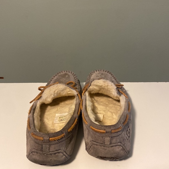 Dakota UGG Slippers - Picture 3 of 3